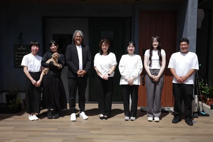 会場前のスタッフ集合写真